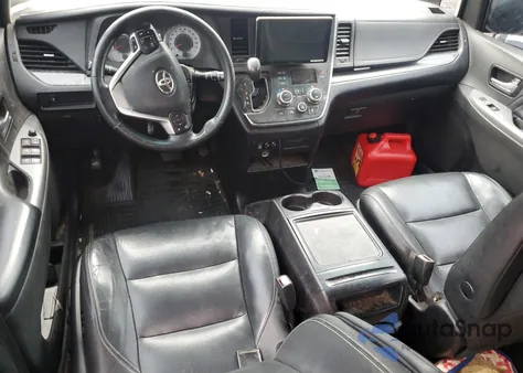 2015 Toyota Sienna Sport z USA, uszkodzony, nr VIN 5TDXK3DC8FS545464